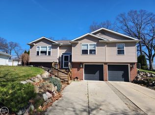 2446 Woodstock Dr, Port Huron, MI 48060