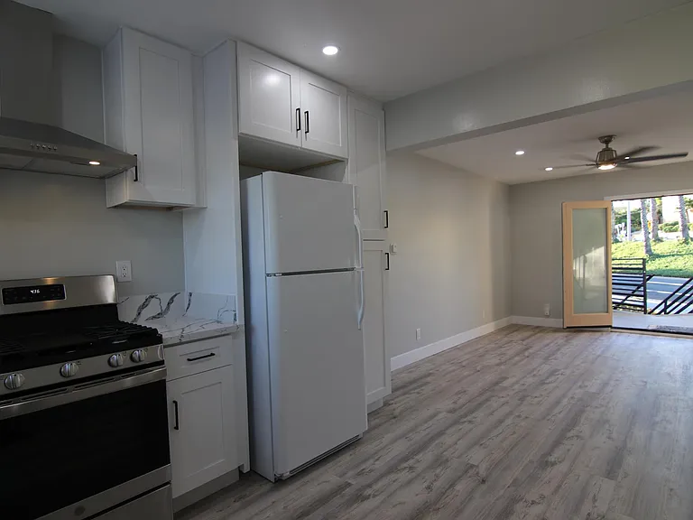 120 Roswell Ave #12 — Photo 43