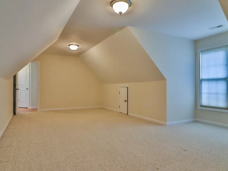 221 Rothesay Ln — Photo 20