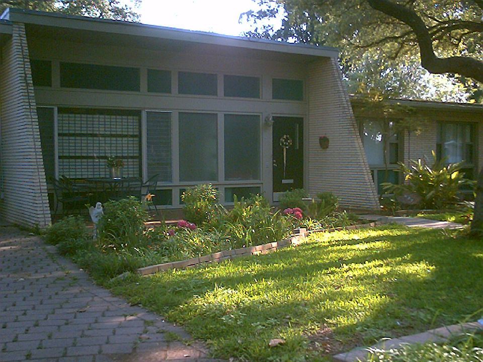 1st image of 427 Rockhill Dr