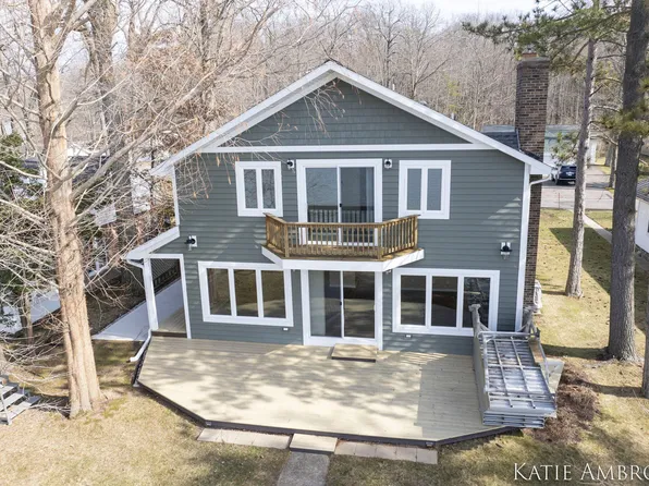 2906 Beatrice Ave, Middleville, MI 49333