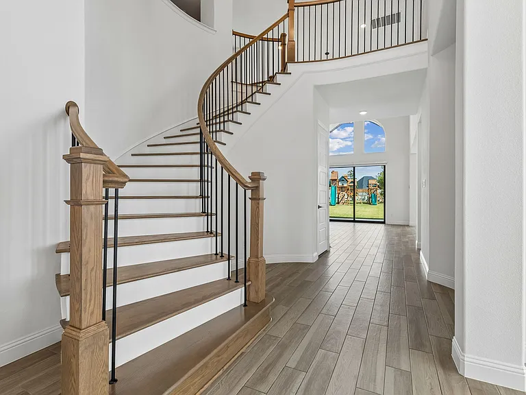 1908 Breezy Brook Ln — Photo 9
