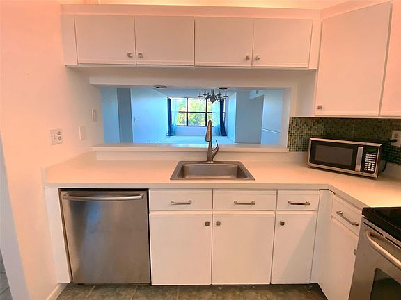5th image of 4132 Carambola Circle #F401