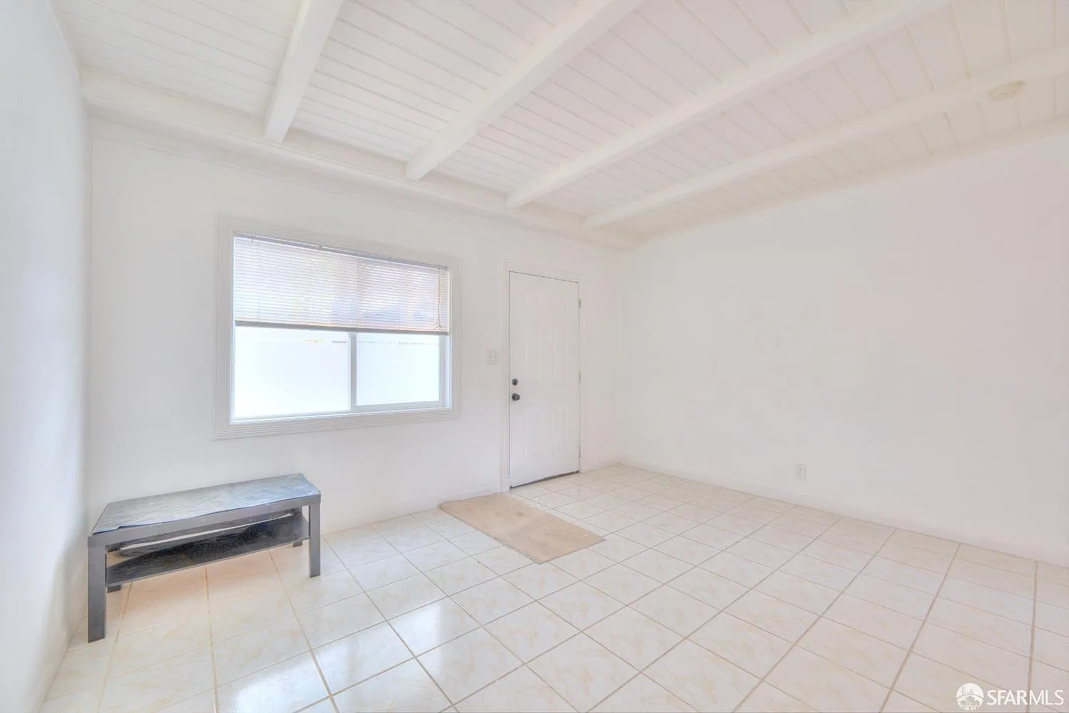 3 bed, 1.0 bath, 2330 sqft, $3,000 — Photo 4