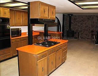 Kitchen Island with Range