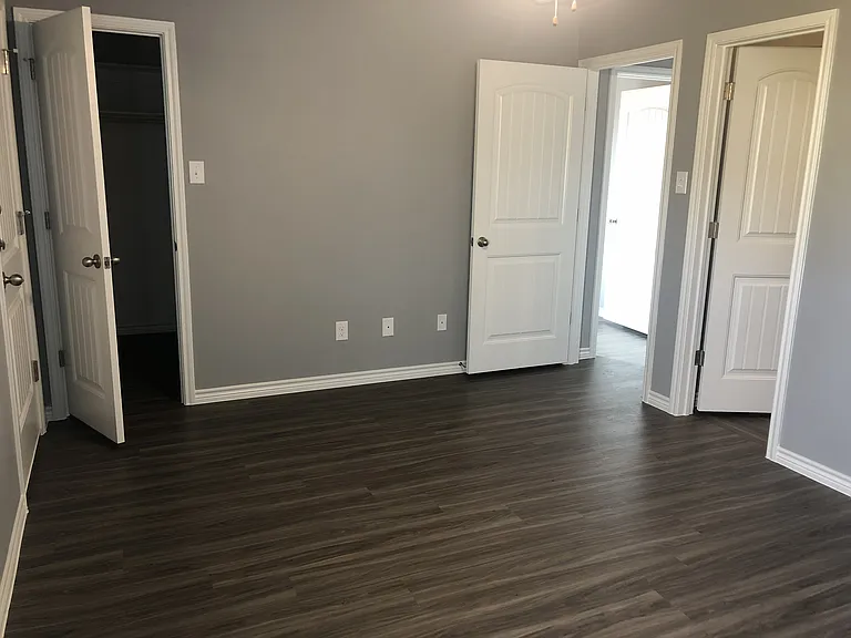 1818 Castroville Trl #B — Photo 13
