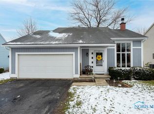 7482 Twin Lakes Rd, Perrysburg, OH 43551