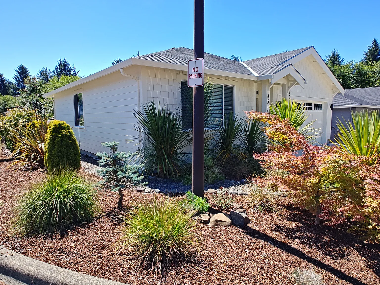 2 bed, 1.0 bath, 1100 sqft, $1,850 — Photo 2