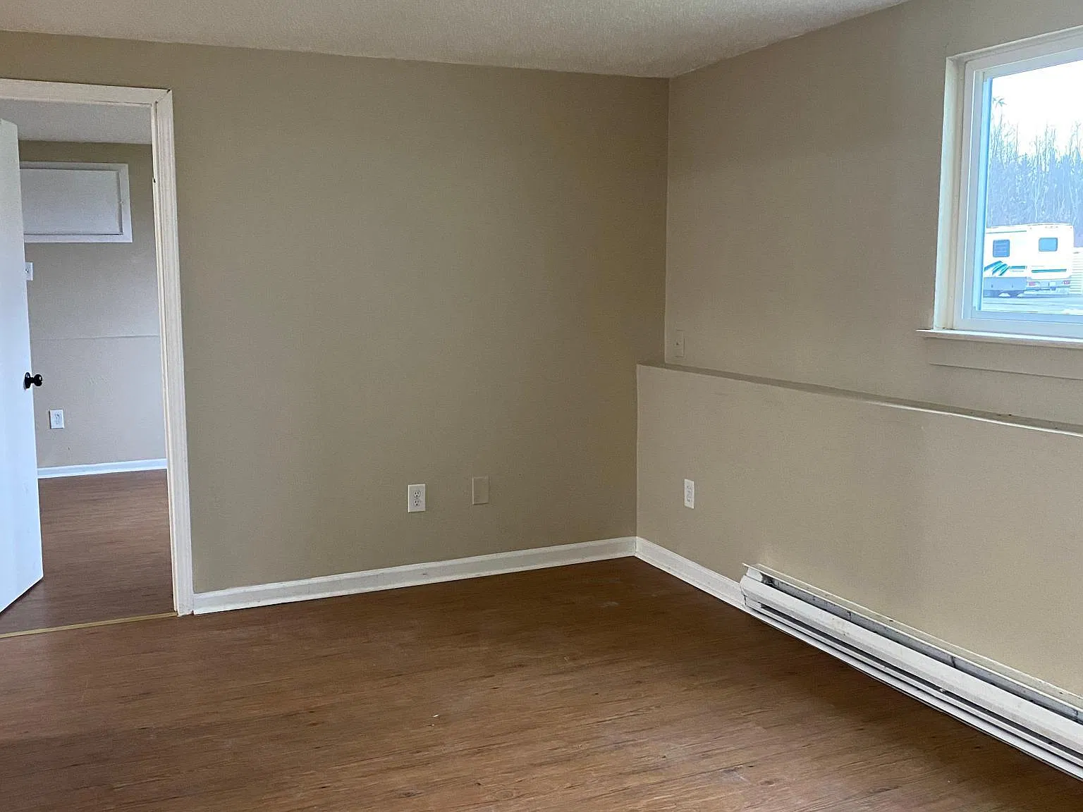 2 bed, 750 sqft, $975 — Photo 2