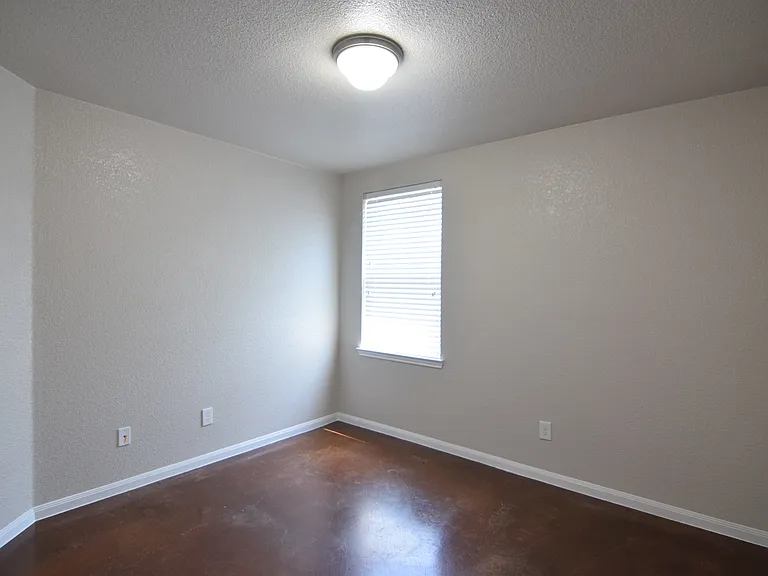 1614 Dakota Trce — Photo 13