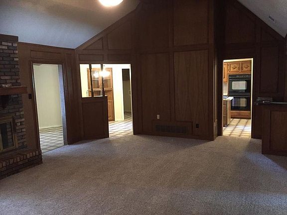 2nd image of 3 Live Oak Ln
