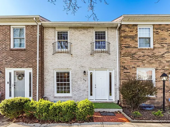 619 Dlyn St, Columbus, OH 43228