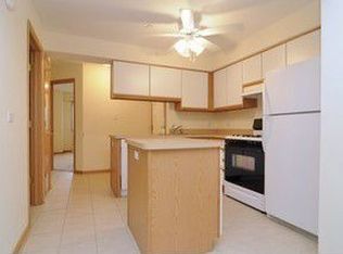 19 Cedar Ct APT 7, Vernon Hills, IL 60061