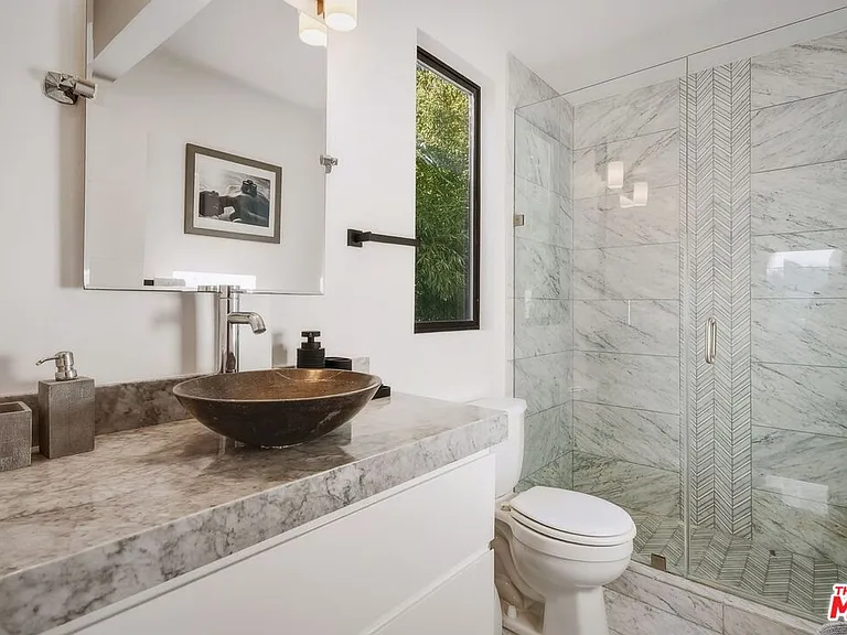 3601 Dixie Canyon Pl — Photo 18