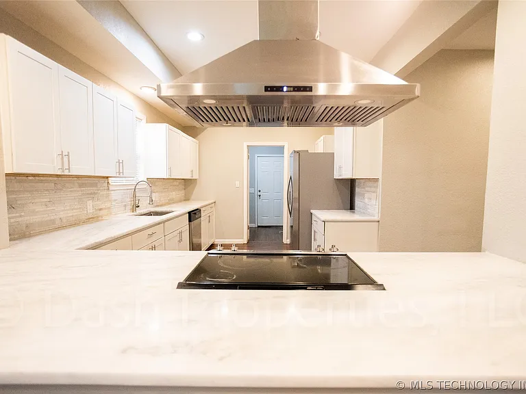 821 S Quaker Ave — Photo 16