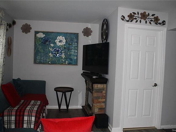 5th image of 217 Woodland Ave