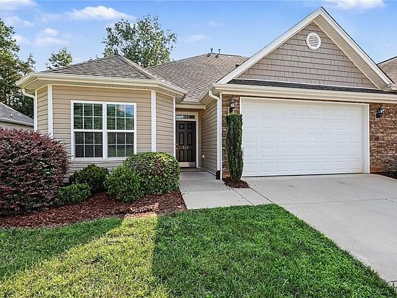 2nd image of 141 Chestnut Bend Dr