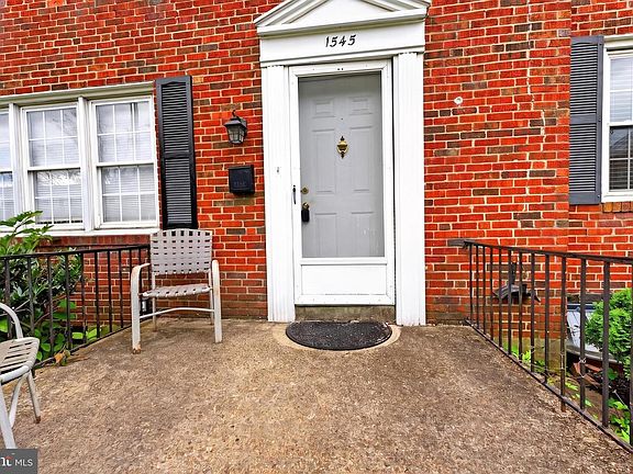 2nd image of 1545 Cottage Ln