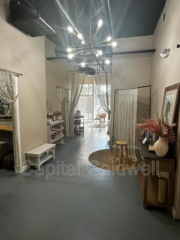 2 bed, 1.0 bath, 956 sqft, $2,420 — Photo 4