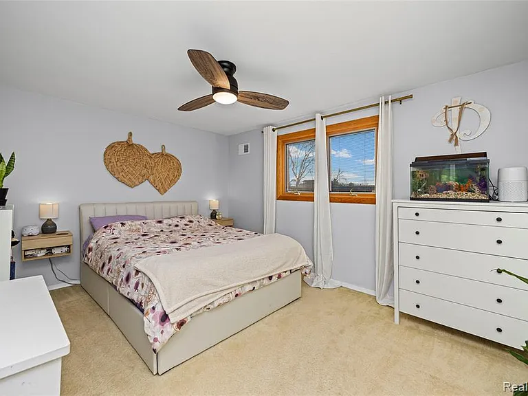 38027 Mallast St — Photo 26