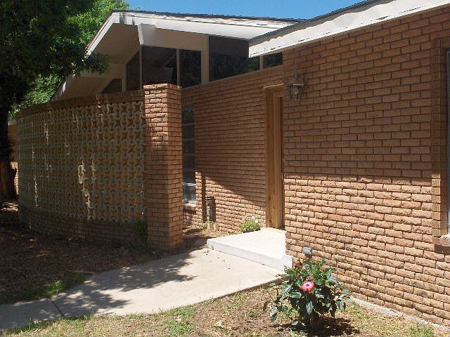 7111 Oakridge Drive