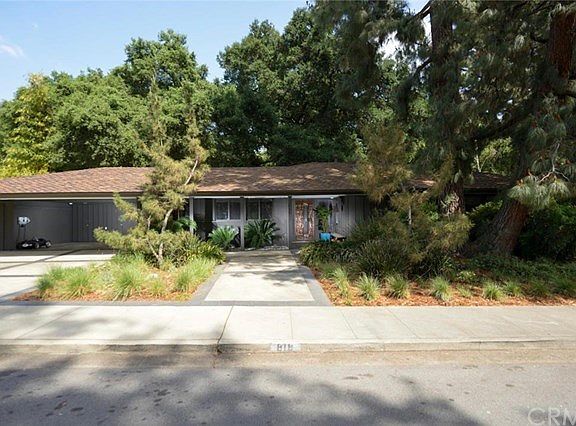 2nd image of 818 Oxford Ave