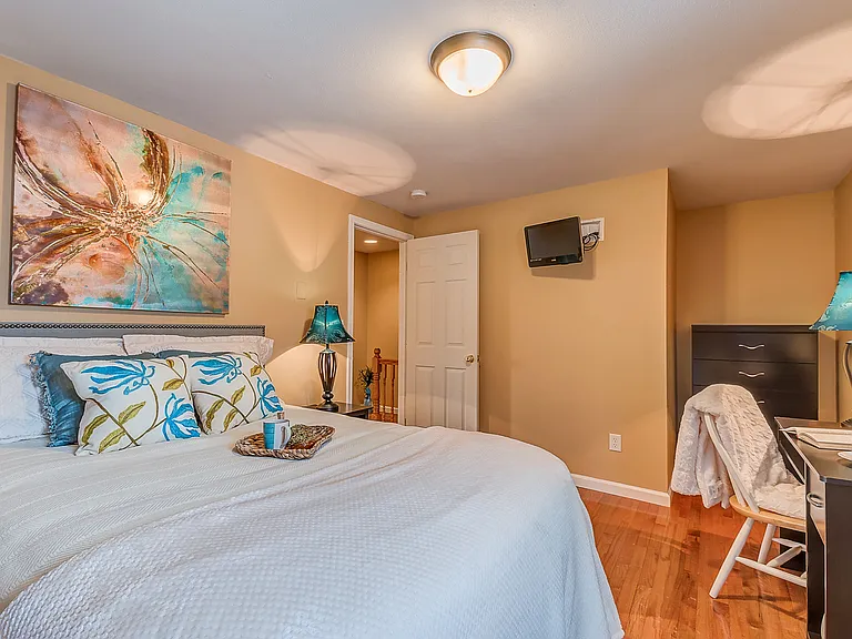 260 Robert Dr — Photo 8
