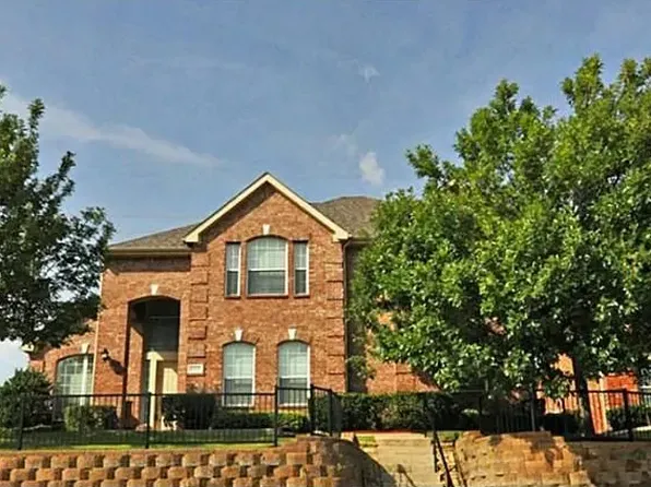 8915 Westmont Dr, Irving, TX 75063