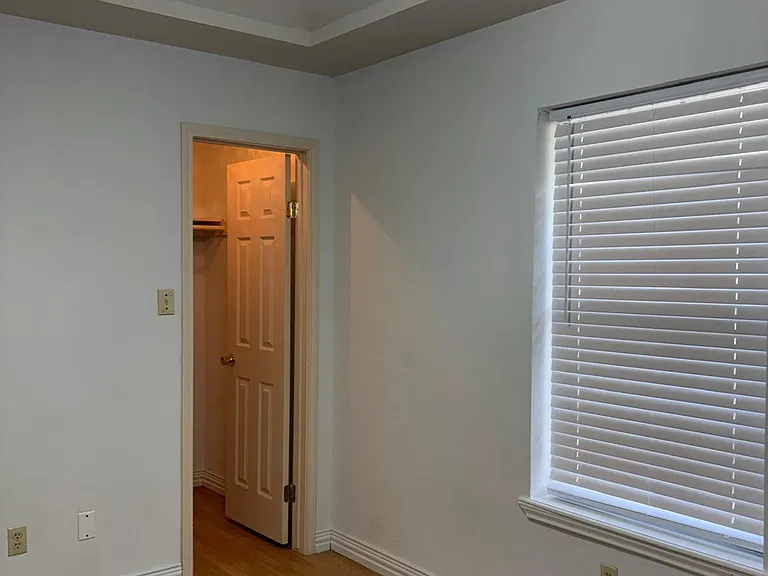 8404 Las Palmas Dr — Photo 12