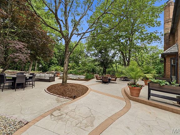 39th image of 10700 Starhill Dr