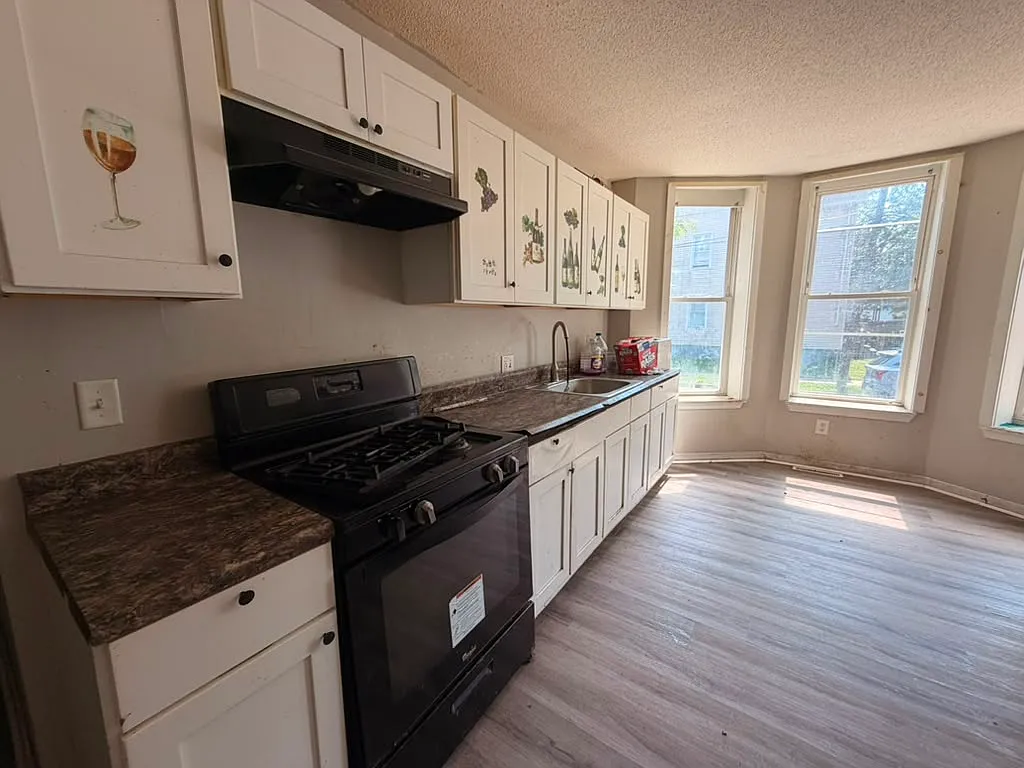 3 bed, 1.5 bath, $1,825 — Photo 1