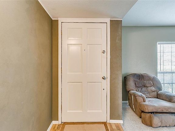 4th image of 1314 Paris Dr