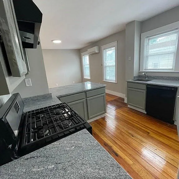 15 Daniels St #2 — Photo 11
