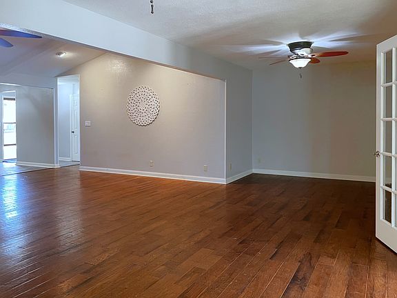 5th image of 317 Sombrero Cir
