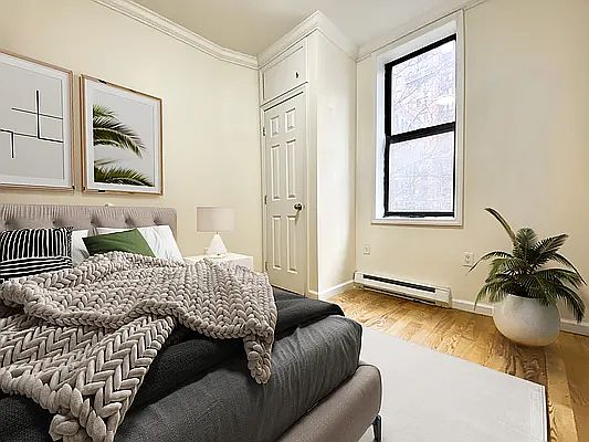 3rd image of 214 W 109th St APT 5a