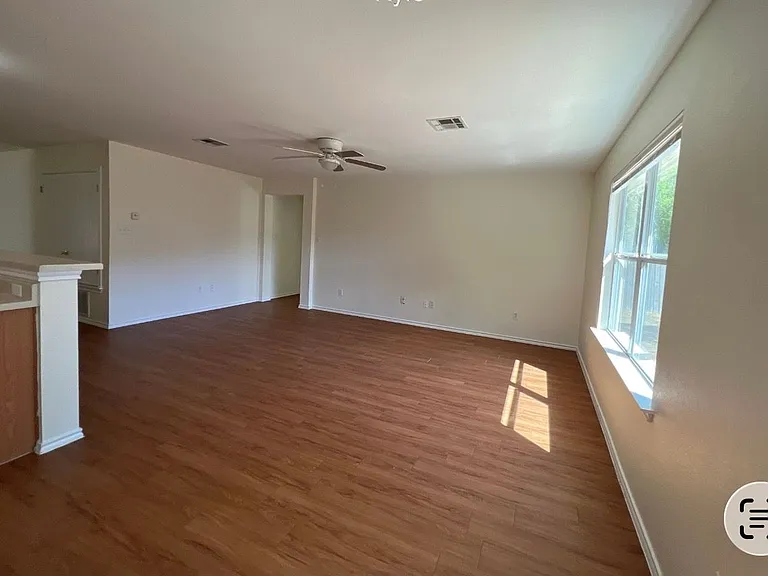940 Goldenrod St — Photo 9