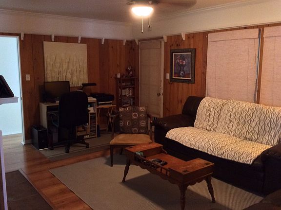 2nd image of 319 S Myrtlewood St