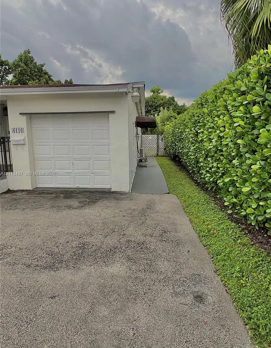 Coral Way Heights — Photo 2