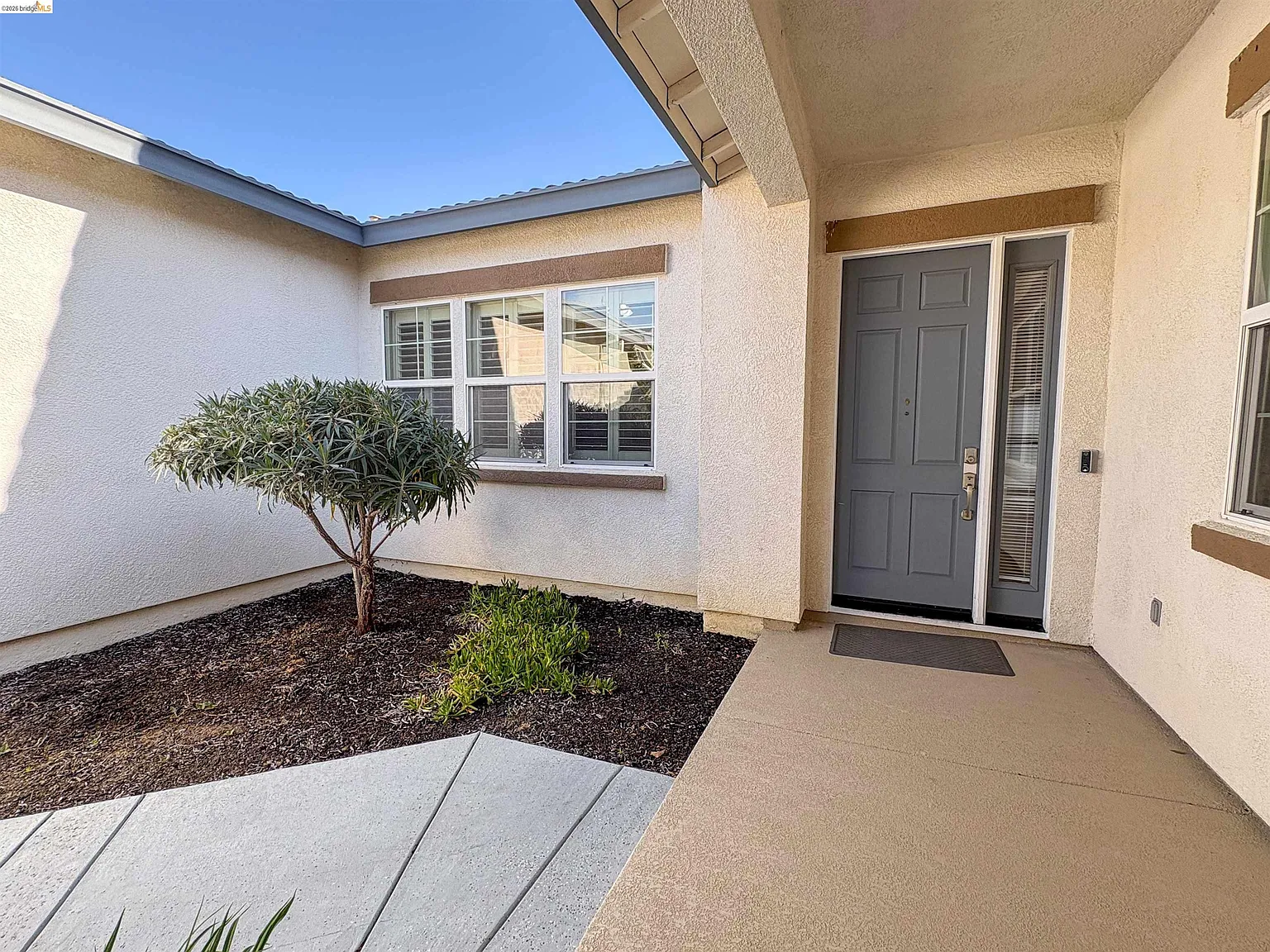4 bed, 2.5 bath, 2689 sqft, $3,900 — Photo 3