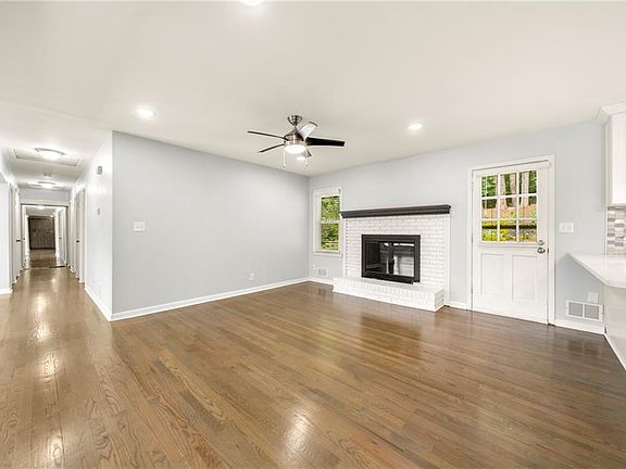 4th image of 1701 Smithwood Dr