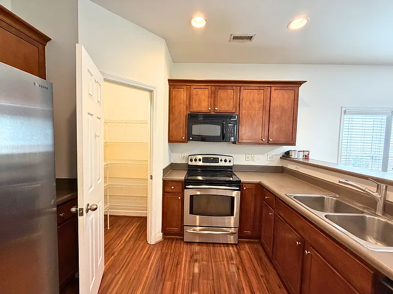 2541 Spring Oaks Way — Photo 13