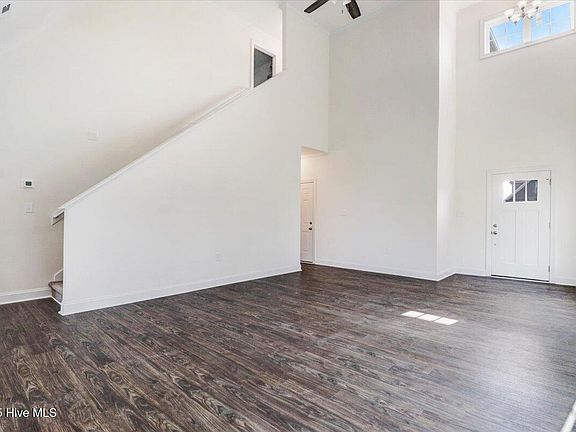 4th image of 404 Kingston Circle