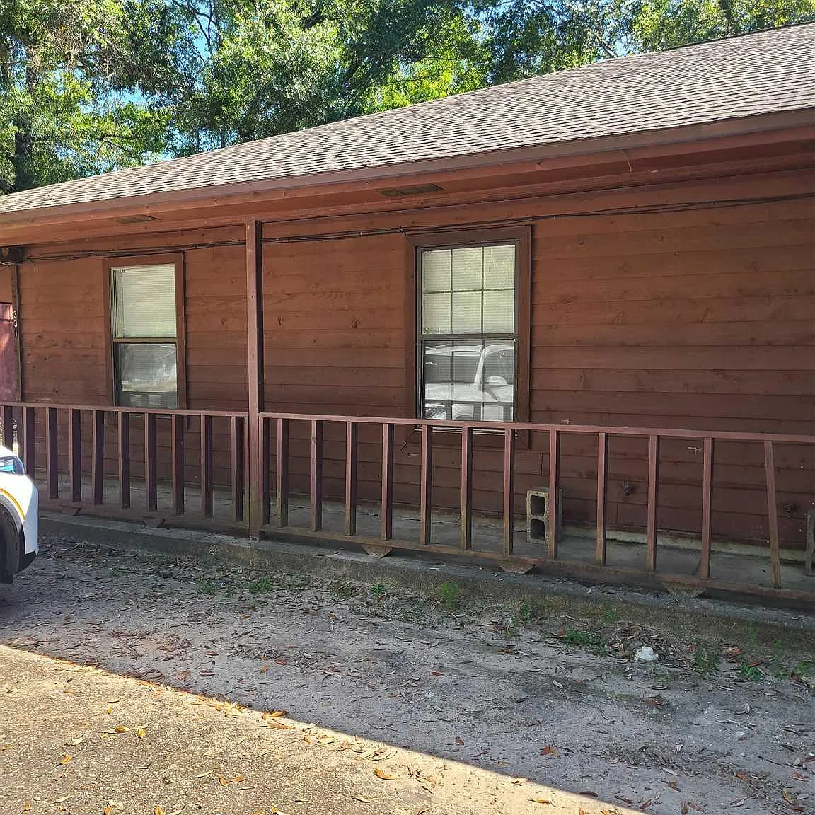 2 bed, 1.0 bath, 1042 sqft, $1,095 — Photo 1