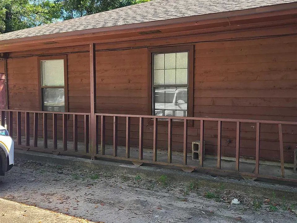 331 E Olive Rd