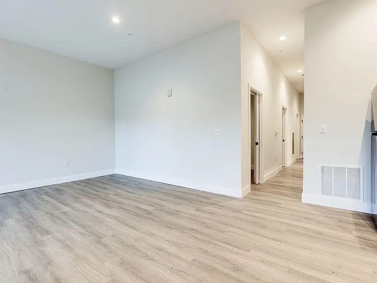 NOW LEASING - GALLERY GARDEN APTS — Photo 8