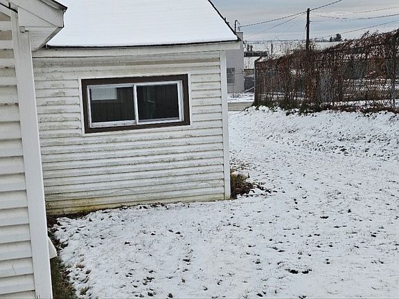 4th image of 3203 Lawndale St