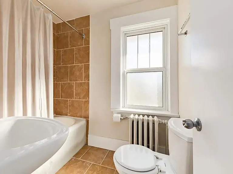 300 1st Ave NW — Photo 9