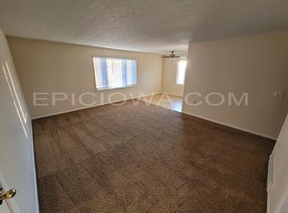 775 Robins Rd #3, Hiawatha, IA 52233