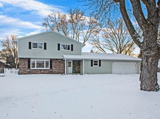518 Ridgeview Ct, Green Bay, WI 54301
