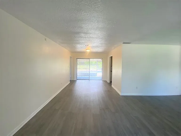 2114 Winnebago Trl — Photo 7